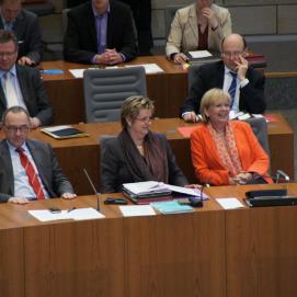 Hannelore Kraft, SPD, meinte, Hauptkommissare verdienten genug und koppelte sie von der Besoldungserhöhung mal eben ab!
